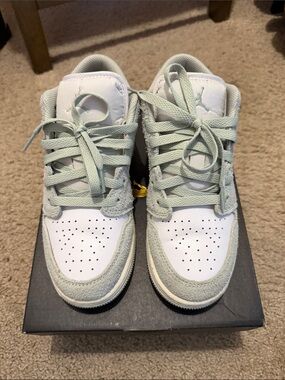 Jordan Kids Low-Top Sneakers in White and Pale Green